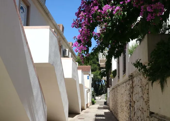 Ena - Lavica Apartmán